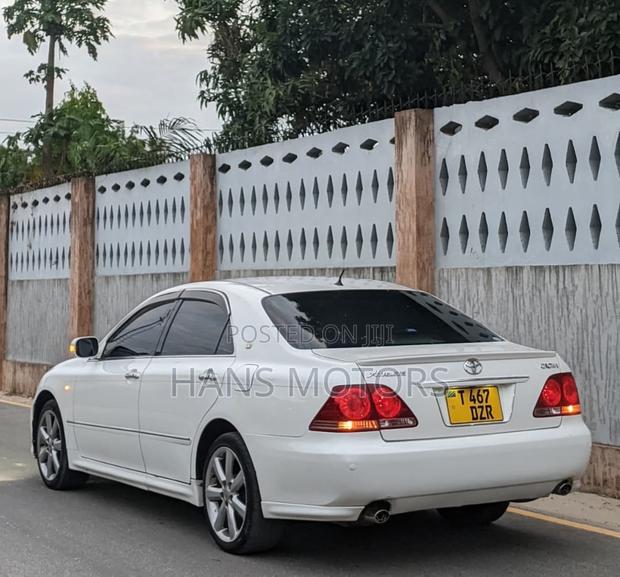Toyota Crown 2006 White