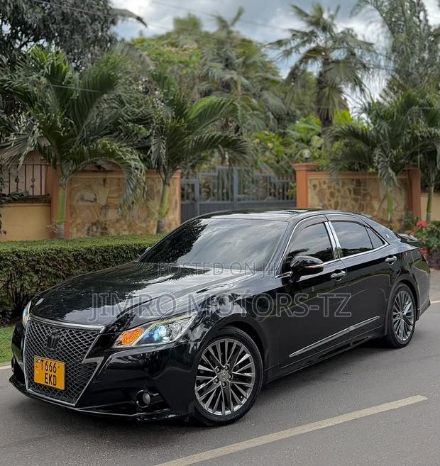 Toyota Crown 2013 Black