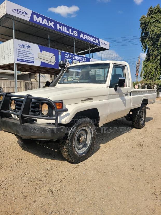 Toyota Land Cruiser 2015 White