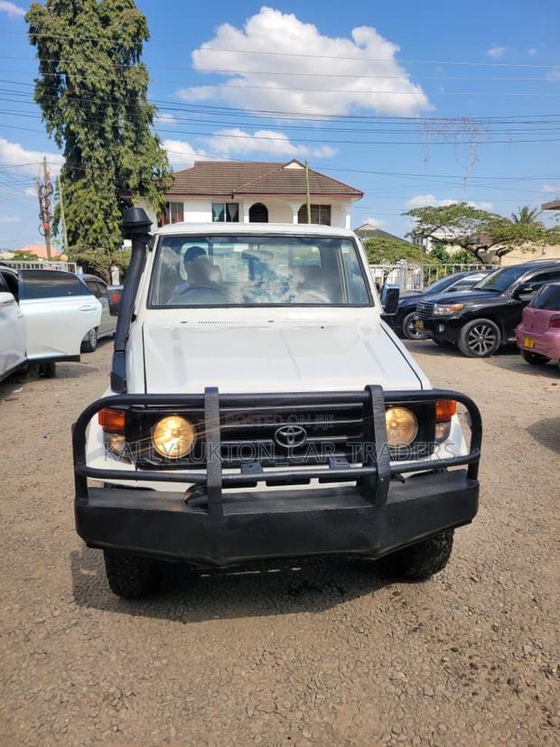 Toyota Land Cruiser 2015 White