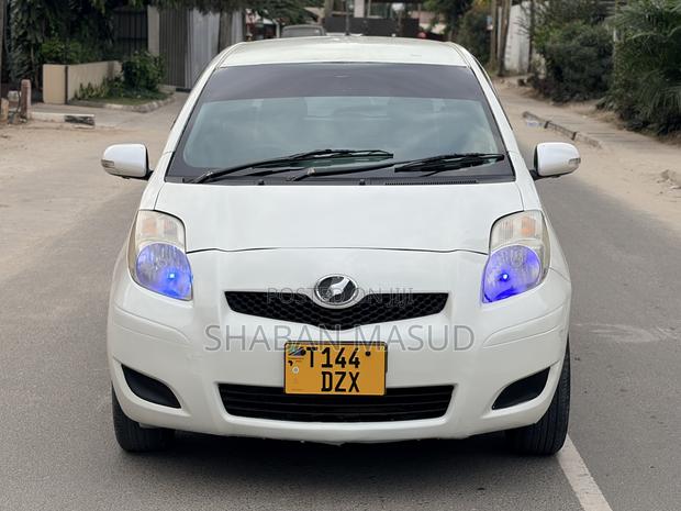 Toyota Vitz 1.0 FWD 5dr 2009 White
