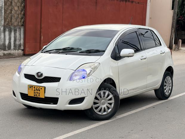Toyota Vitz 1.0 FWD 5dr 2009 White