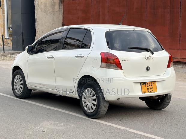Toyota Vitz 1.0 FWD 5dr 2009 White