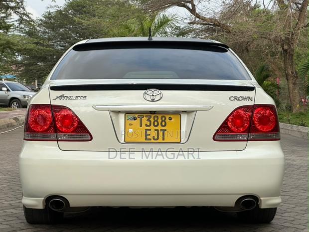 Toyota Crown 2004 White