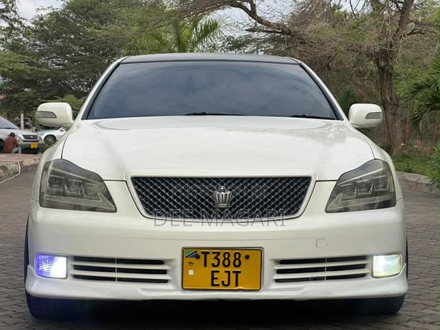 Toyota Crown 2004 White