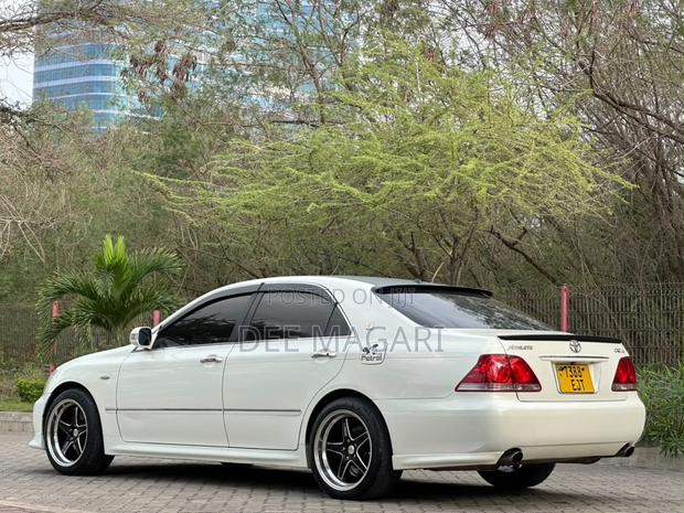 Toyota Crown 2004 White