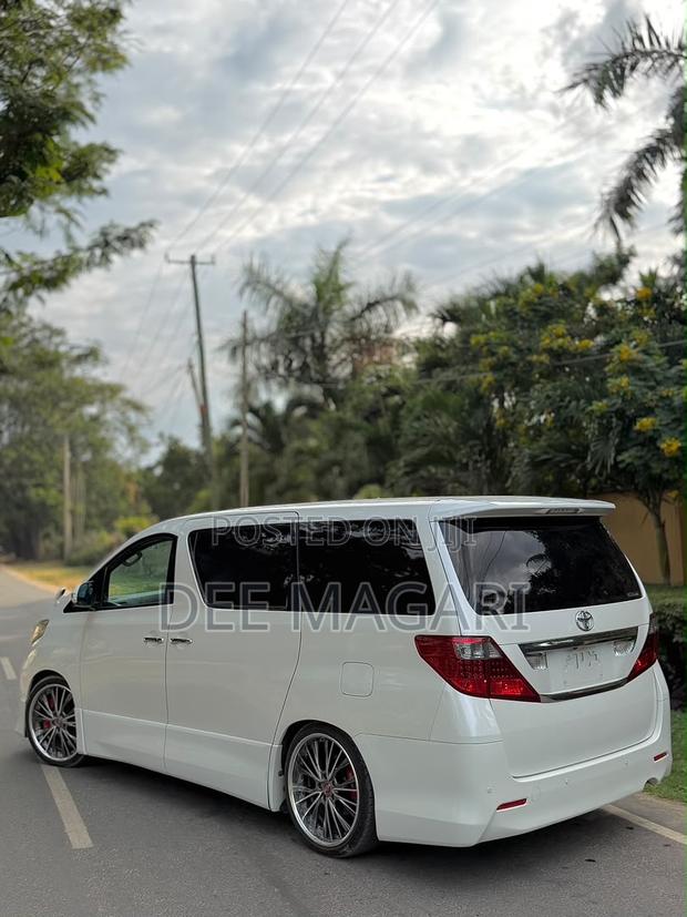 Toyota Alphard 2010 White