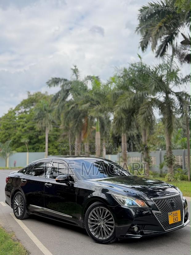 Toyota Crown 2013 Black