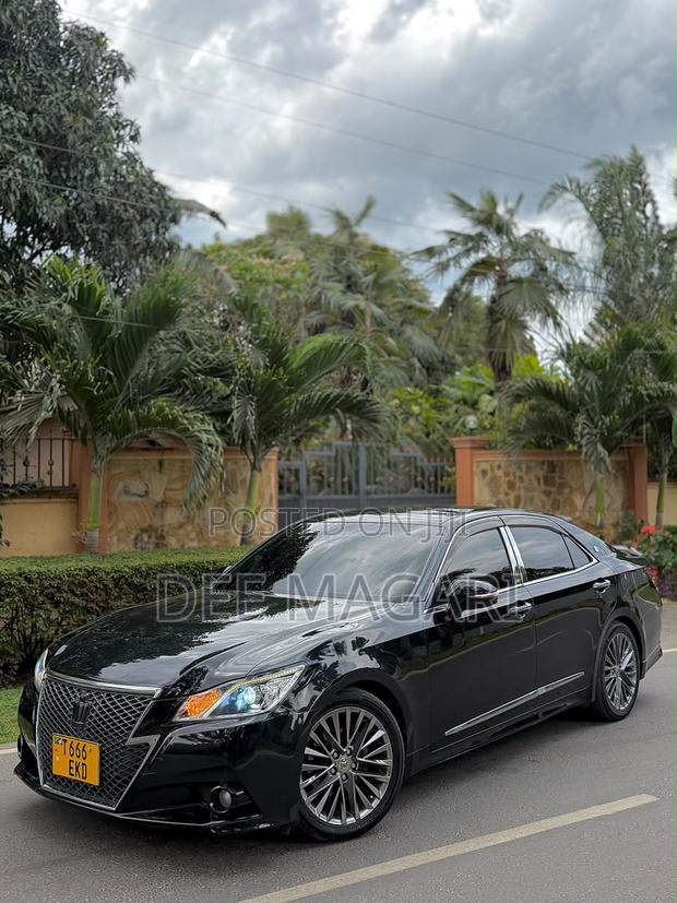 Toyota Crown 2013 Black