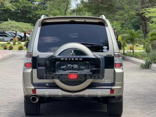Mitsubishi Pajero 2009 Silver