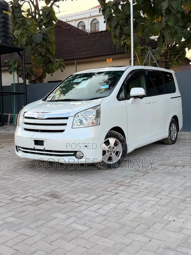 Toyota Noah 2008 White