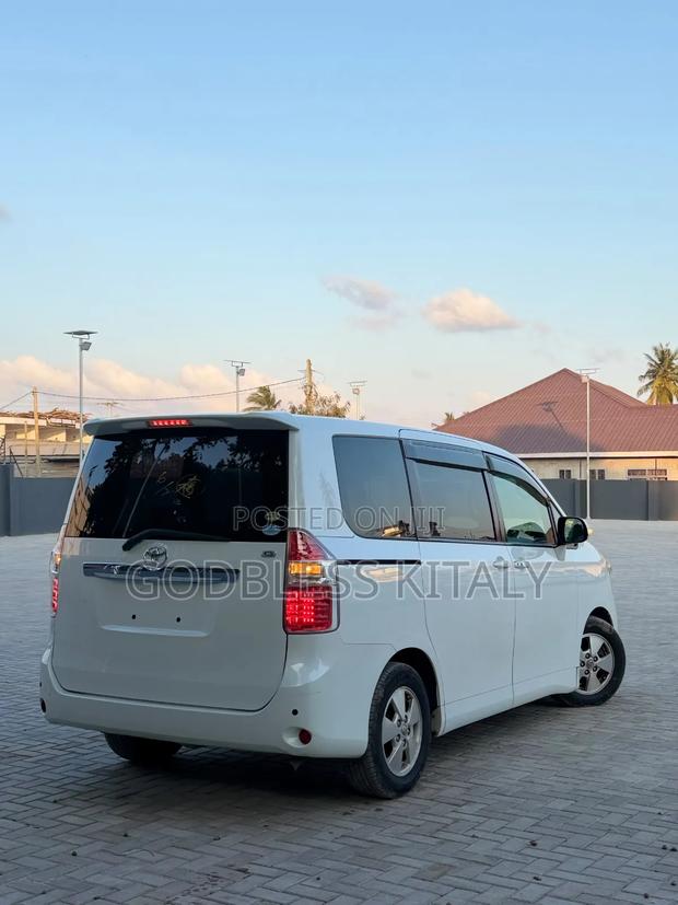 Toyota Noah 2008 White