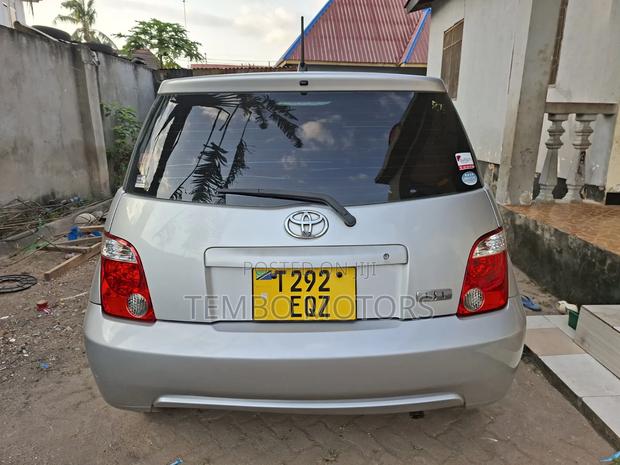 Toyota IST 2006 Silver