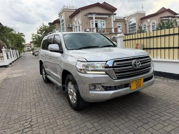 Toyota Land Cruiser 2013 Silver