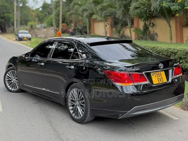 Toyota Crown 2013 Black