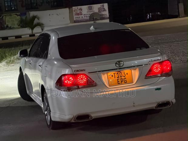Toyota Crown 2012 White