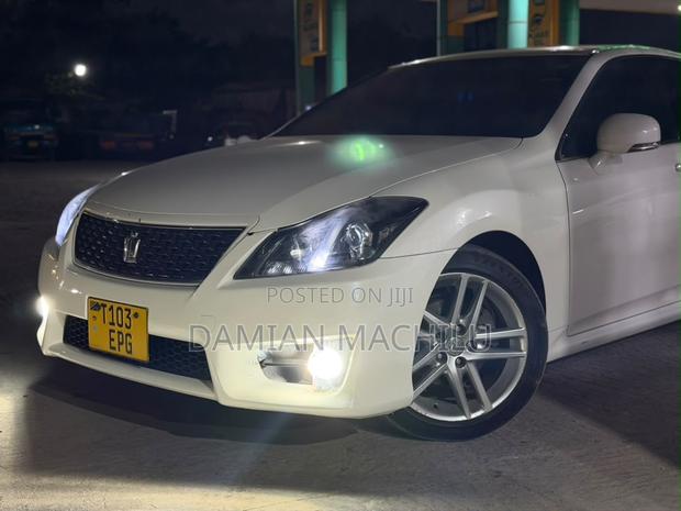 Toyota Crown 2012 White