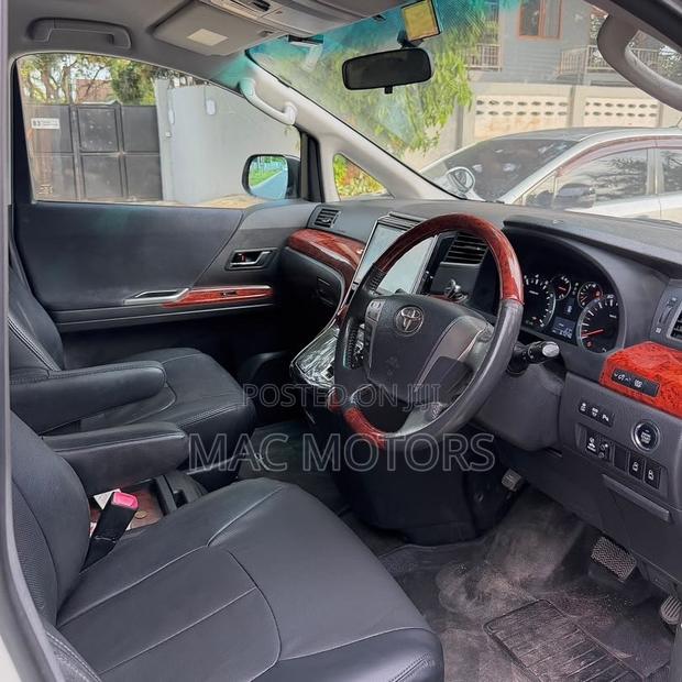 Toyota Alphard 2010 White