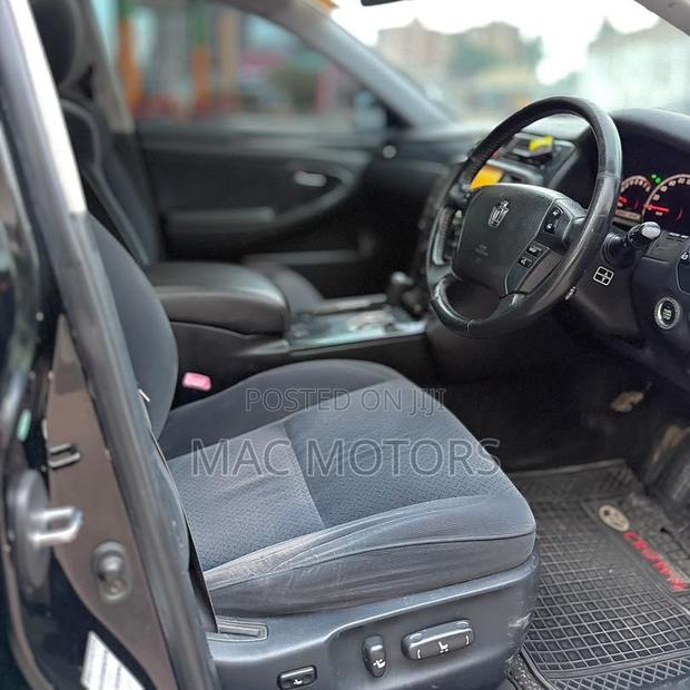 Toyota Crown 2006 Black