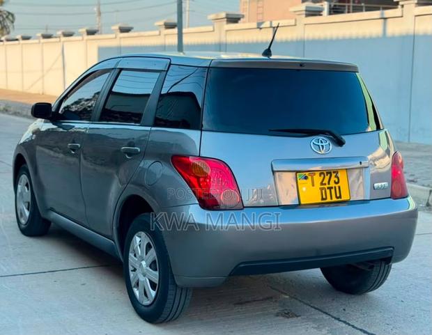 Toyota IST 2005 Gray