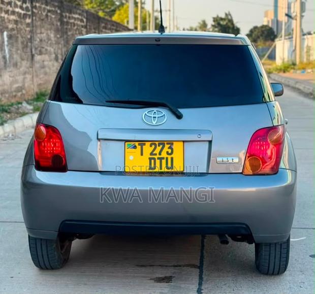 Toyota IST 2005 Gray