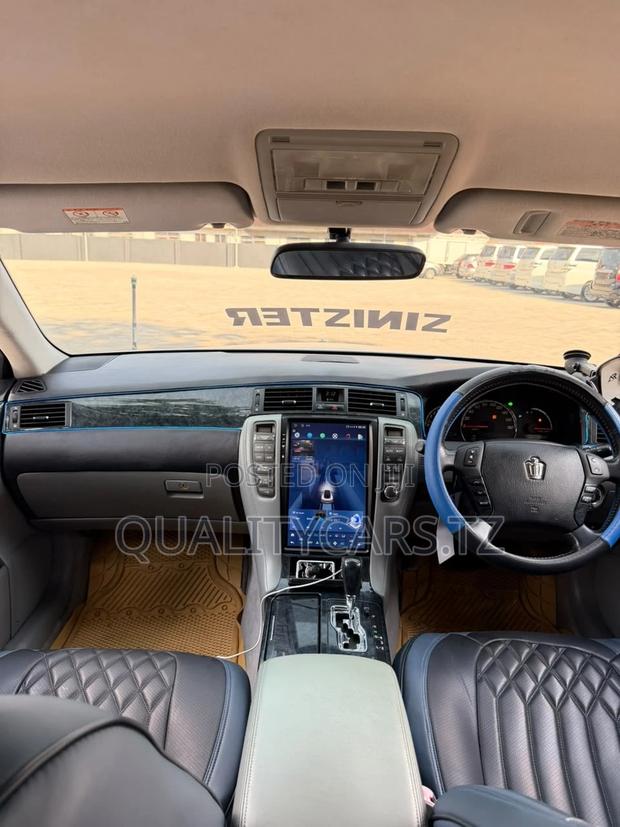 Toyota Crown 2006 White