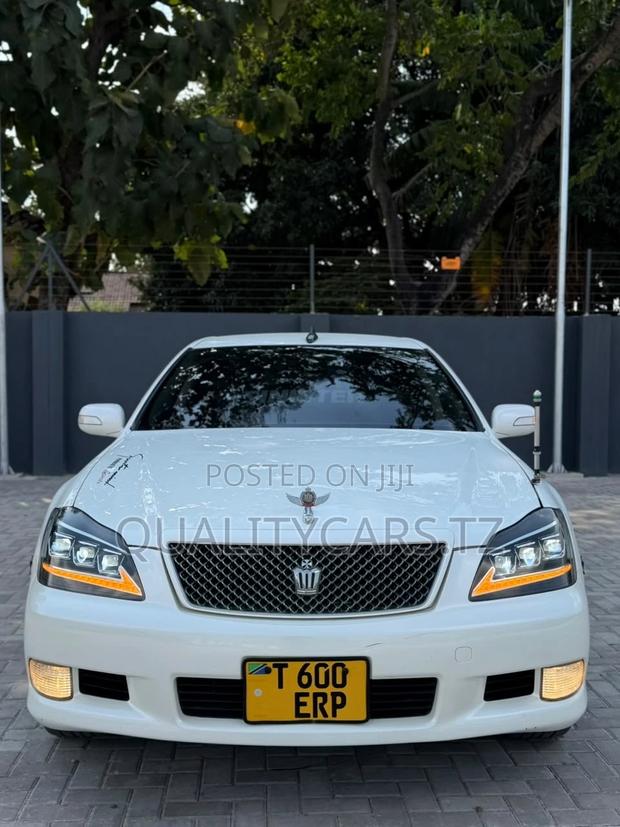 Toyota Crown 2006 White