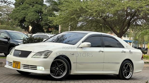 Toyota Crown 2004 White