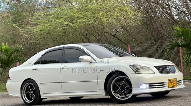 Toyota Crown 2004 White