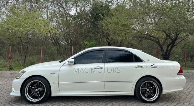 Toyota Crown 2004 White
