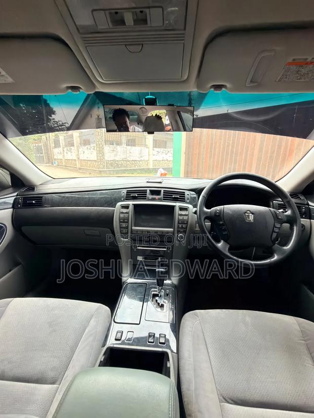 Toyota Crown 2026 Silver