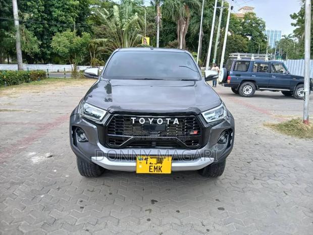 Toyota Hilux 2020 Gray