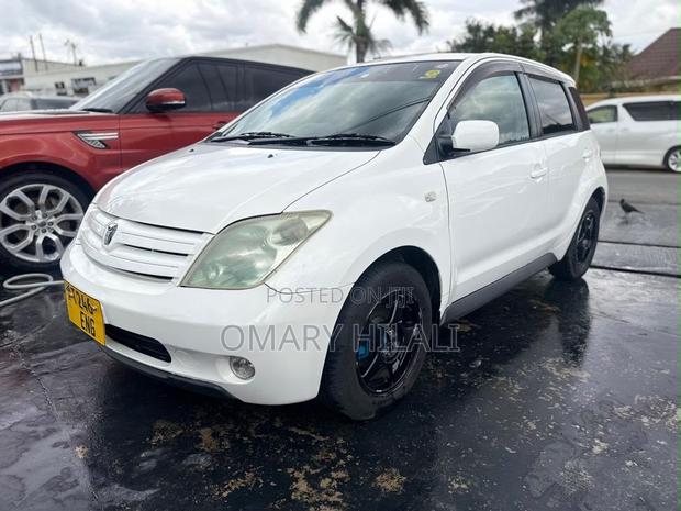 Toyota IST 2005 White