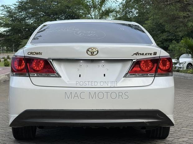 Toyota Crown 2014 White