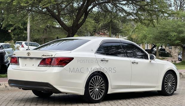 Toyota Crown 2014 White
