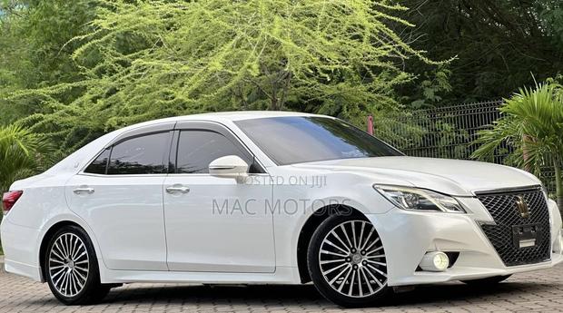 Toyota Crown 2014 White
