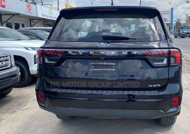 Ford Everest 2023 Black