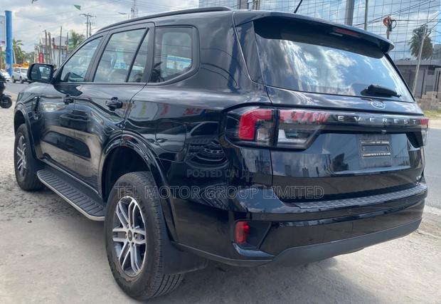 Ford Everest 2023 Black