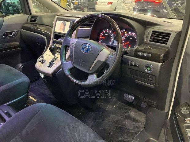 Toyota Vellfire 2011 White