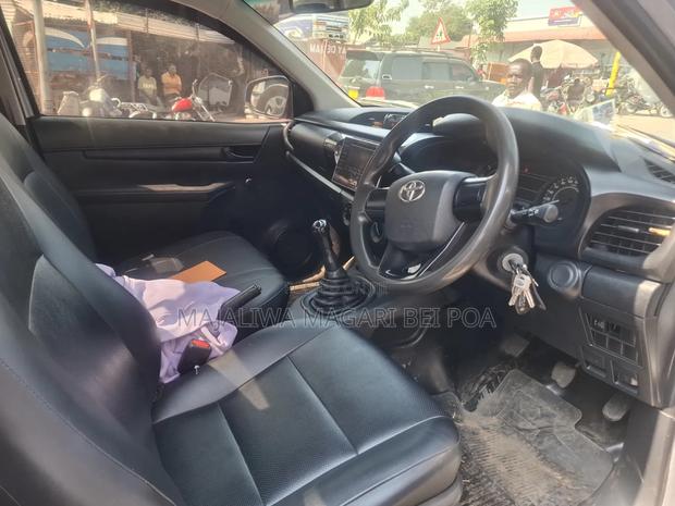 Toyota Hilux 2018 Gray