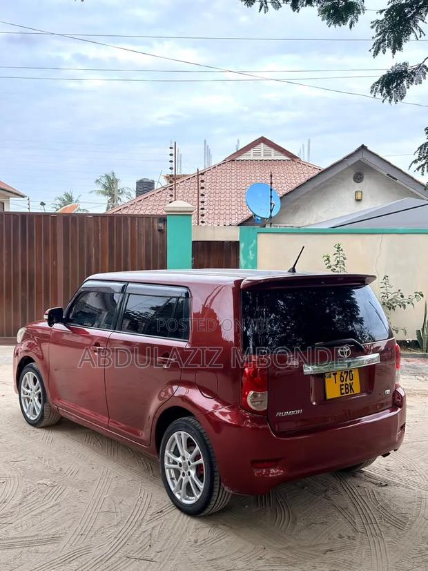 Toyota Corolla Rumion 2014 Maroon