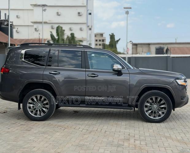 Toyota Land Cruiser 2024 Burgundy