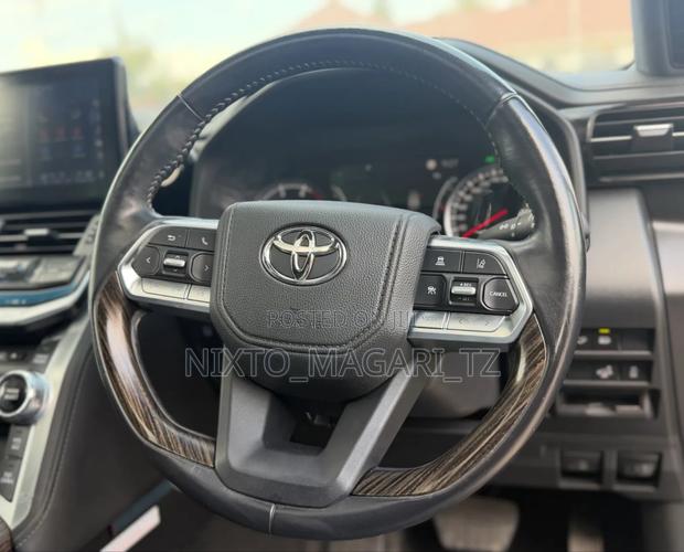 Toyota Land Cruiser 2024 Burgundy