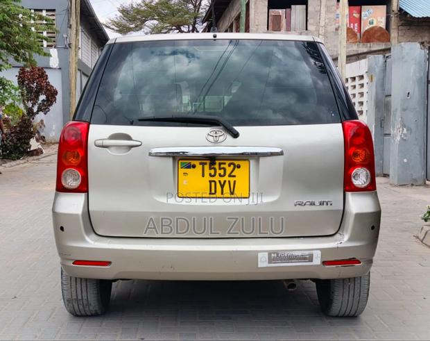 Toyota Raum 2005 Silver