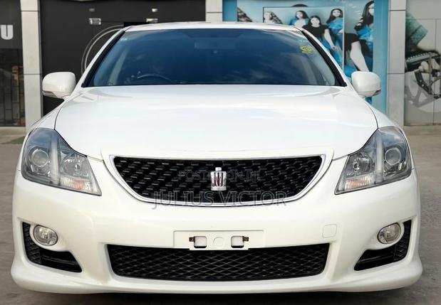 Toyota Crown 2009 White
