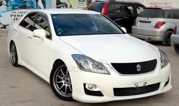 Toyota Crown 2009 White