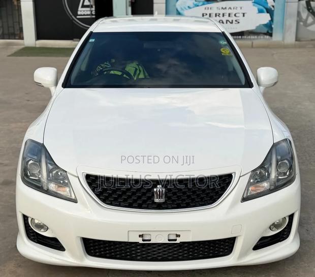 Toyota Crown 2009 White