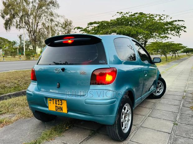 Toyota Vitz 2003 Blue