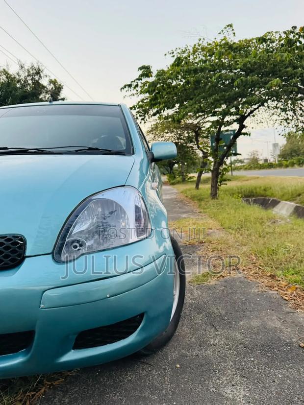 Toyota Vitz 2003 Blue