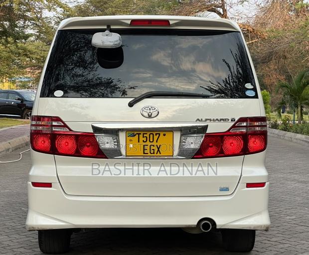 Toyota Alphard 2.4 Petrol FWD 2007 White